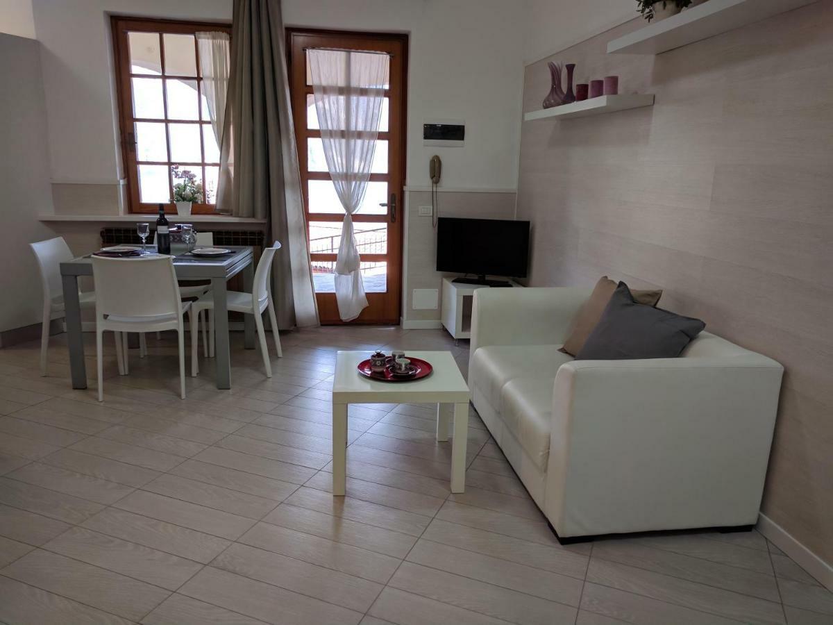 Gina'S Apartment Riva di Solto Dış mekan fotoğraf